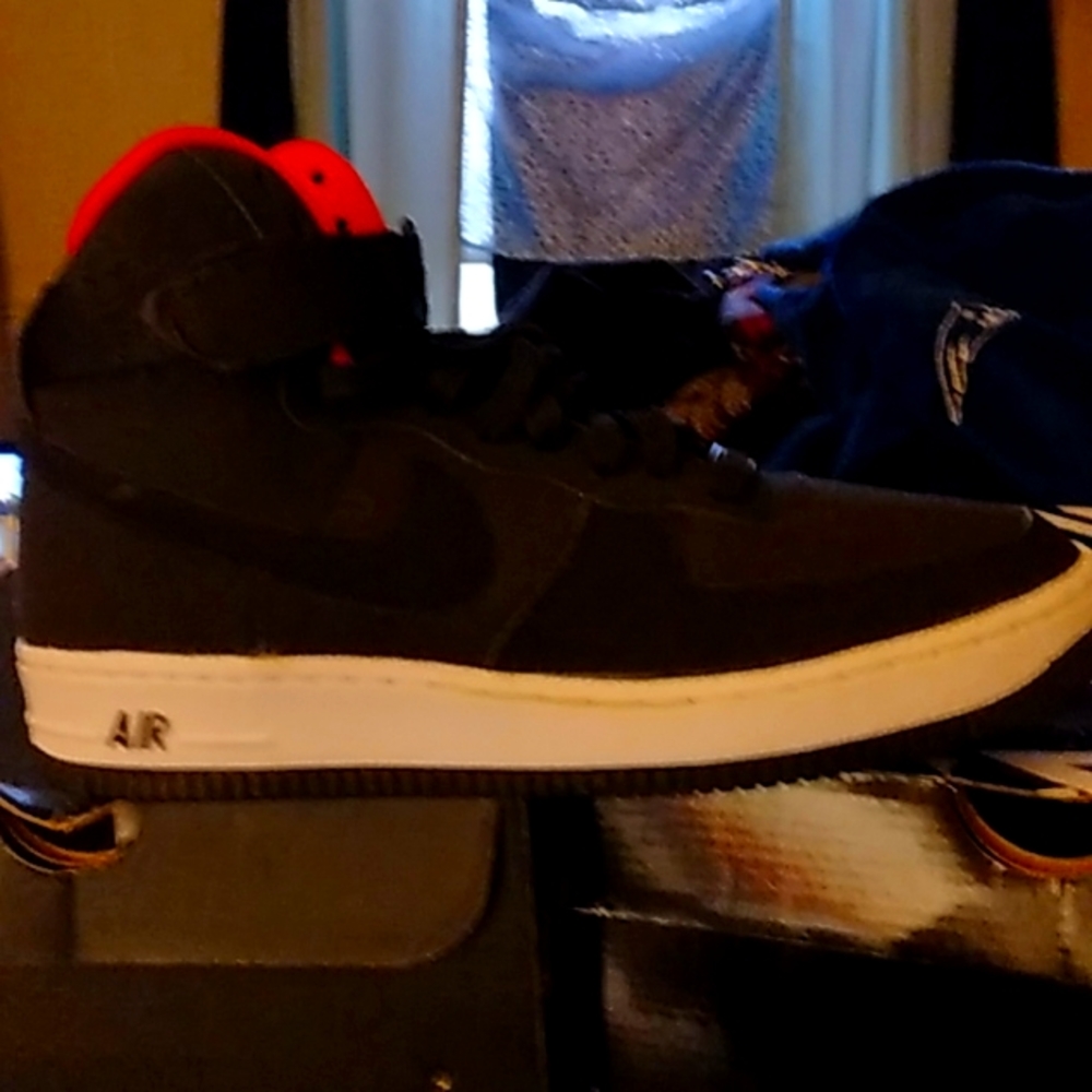 YOUTH 5.5                         NIKE AIR FORCE 1's